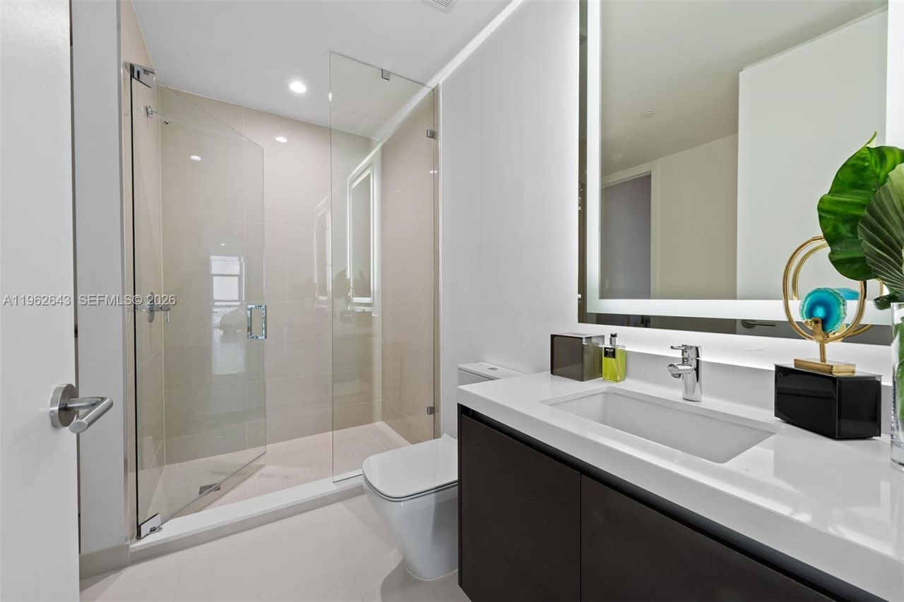 851 NE 1st Ave , Unit PH5212, Miami, FL 33132 Photo