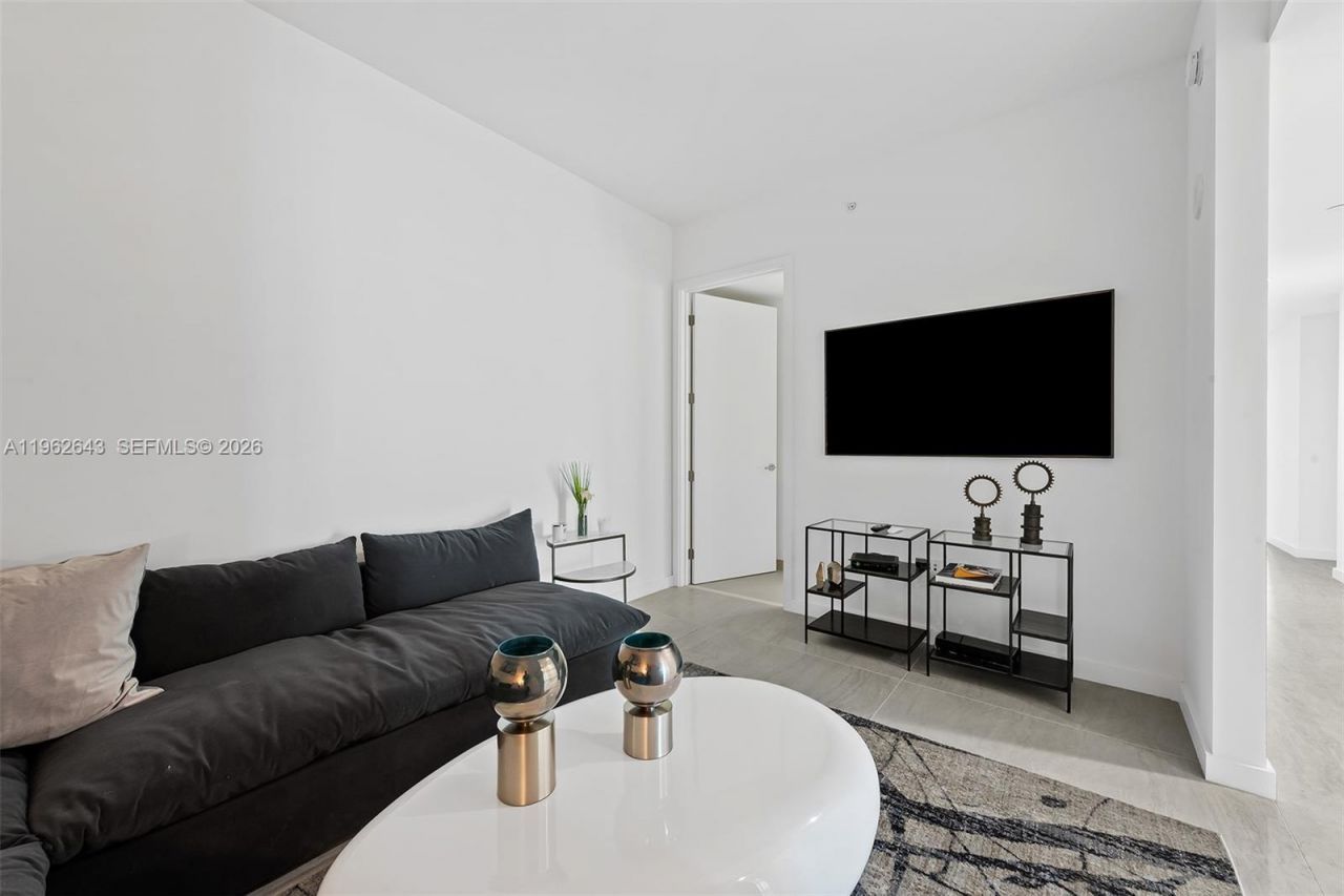 851 NE 1st Ave , Unit PH5212, Miami, FL 33132 Photo