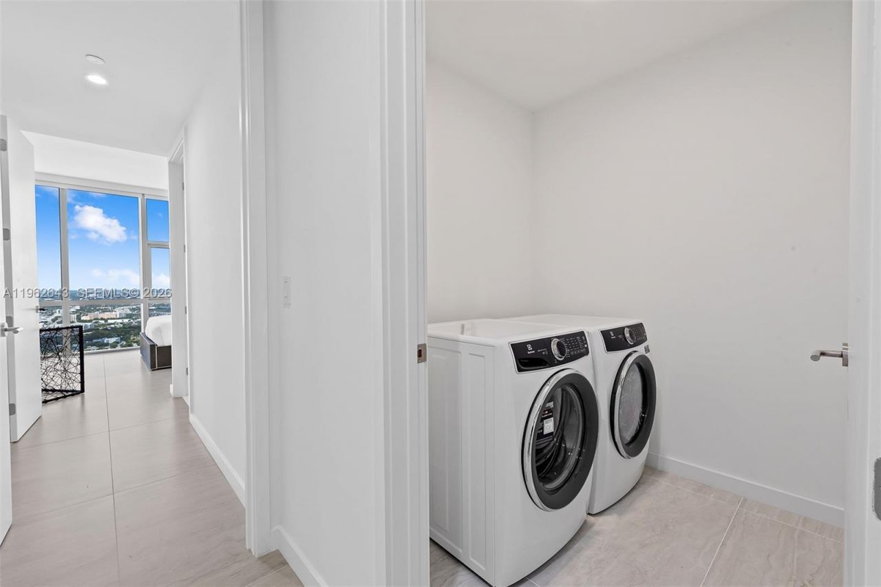 851 NE 1st Ave , Unit PH5212, Miami, FL 33132 Photo