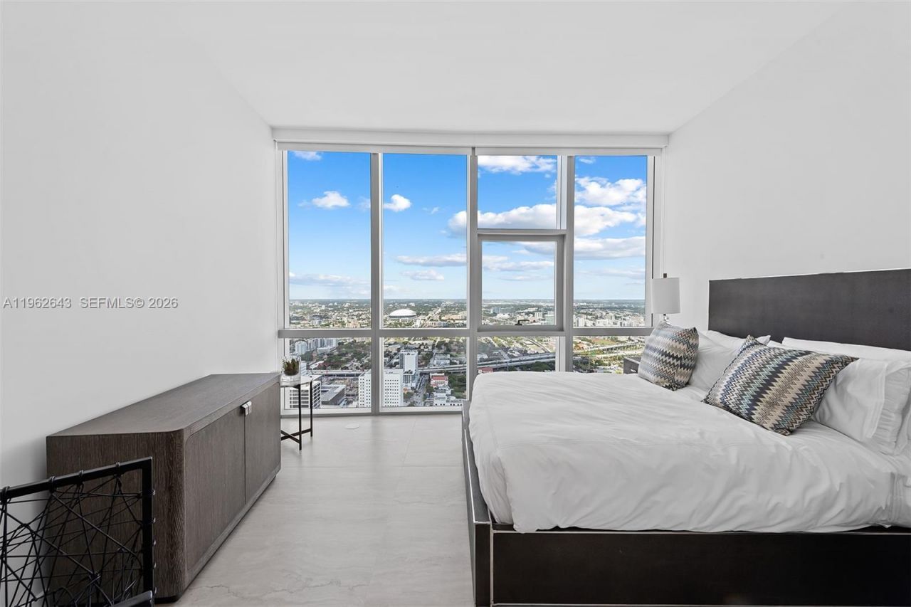 851 NE 1st Ave , Unit PH5212, Miami, FL 33132 Photo