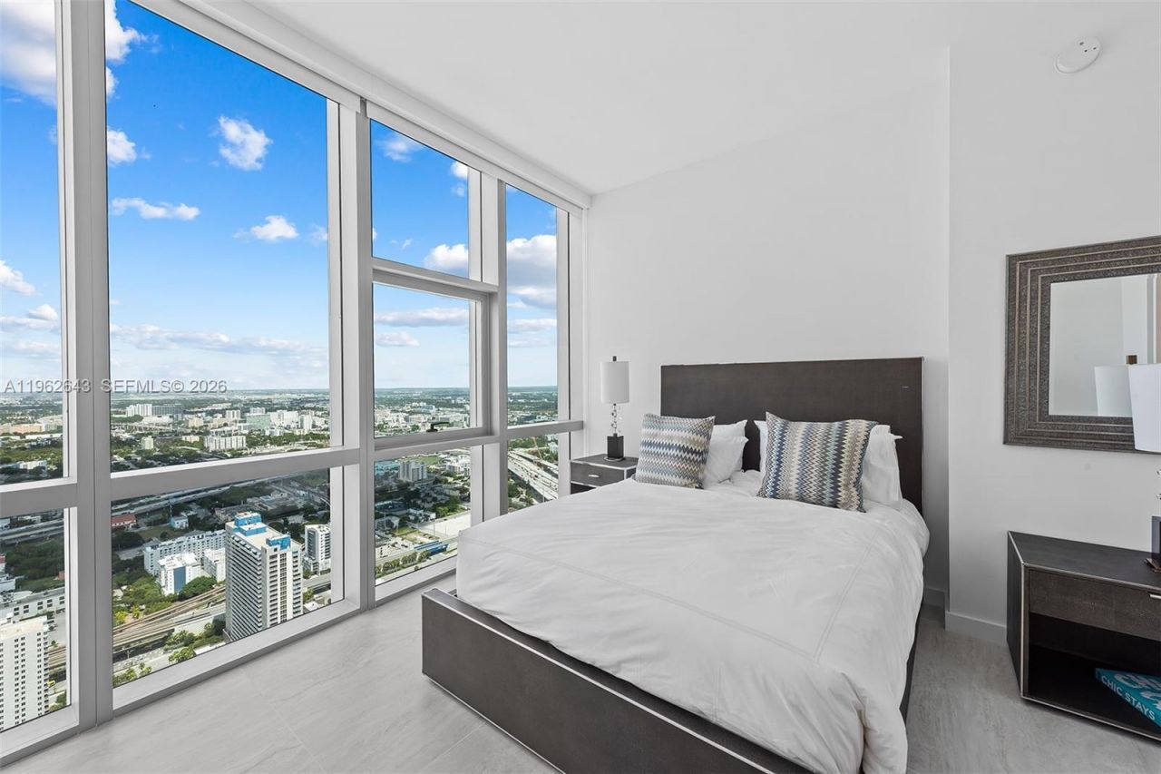 851 NE 1st Ave , Unit PH5212, Miami, FL 33132 Photo