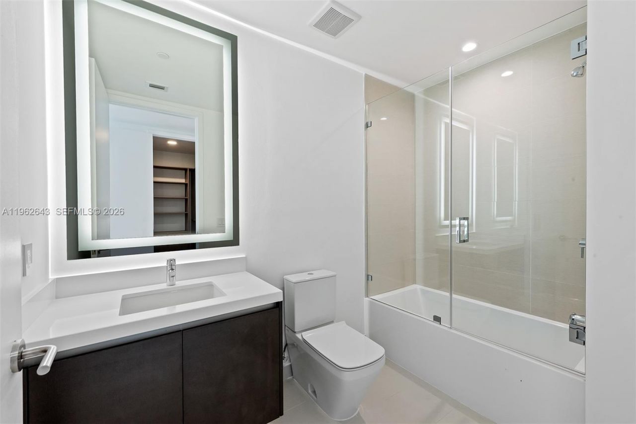 851 NE 1st Ave , Unit PH5212, Miami, FL 33132 Photo