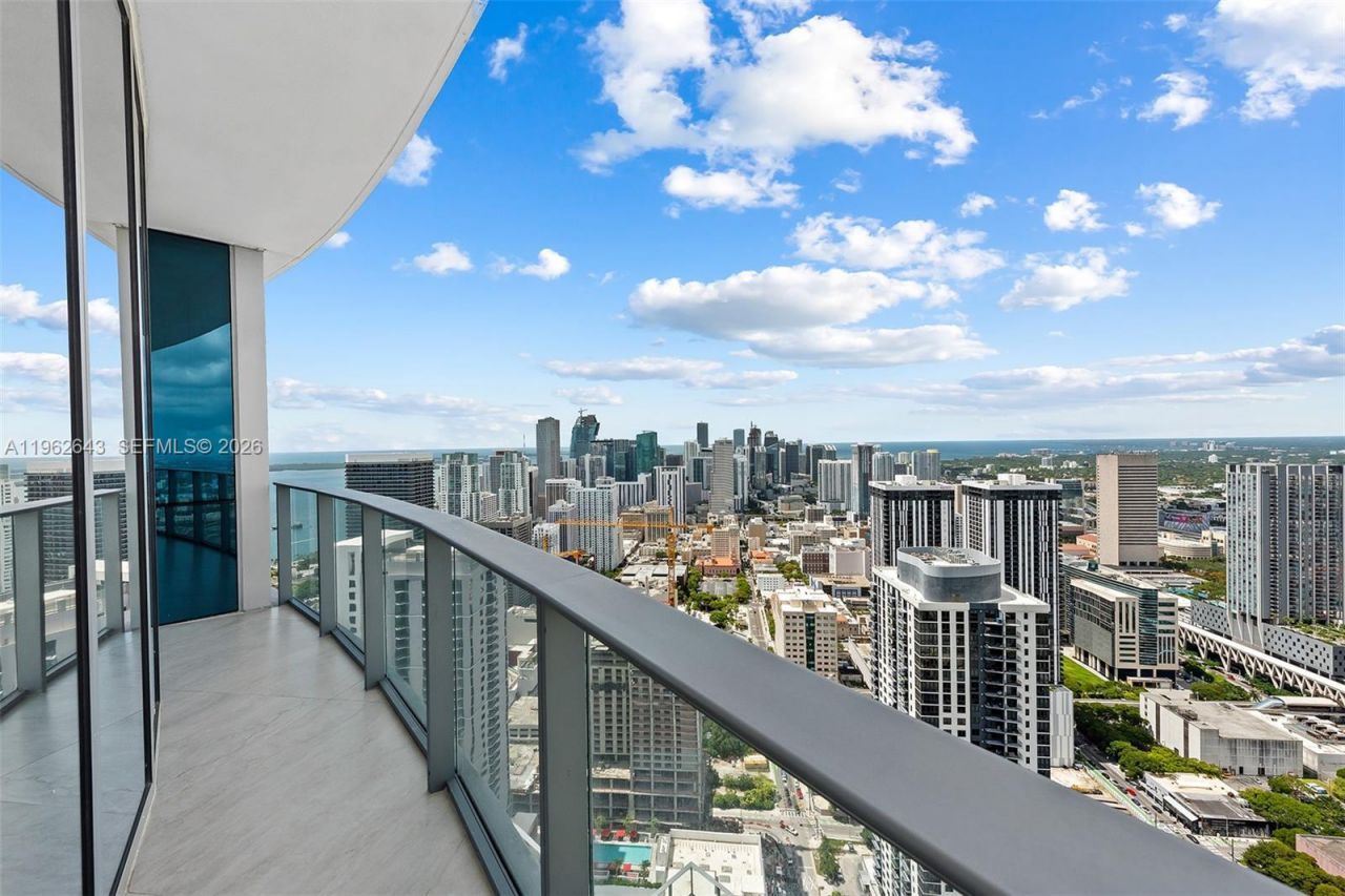 851 NE 1st Ave , Unit PH5212, Miami, FL 33132 Photo