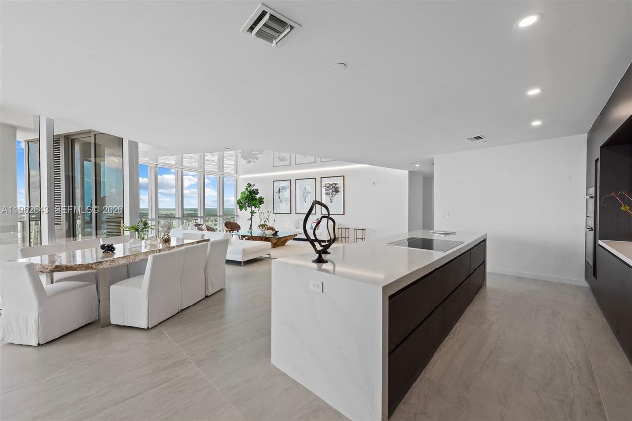 851 NE 1st Ave , Unit PH5212, Miami, FL 33132 Photo