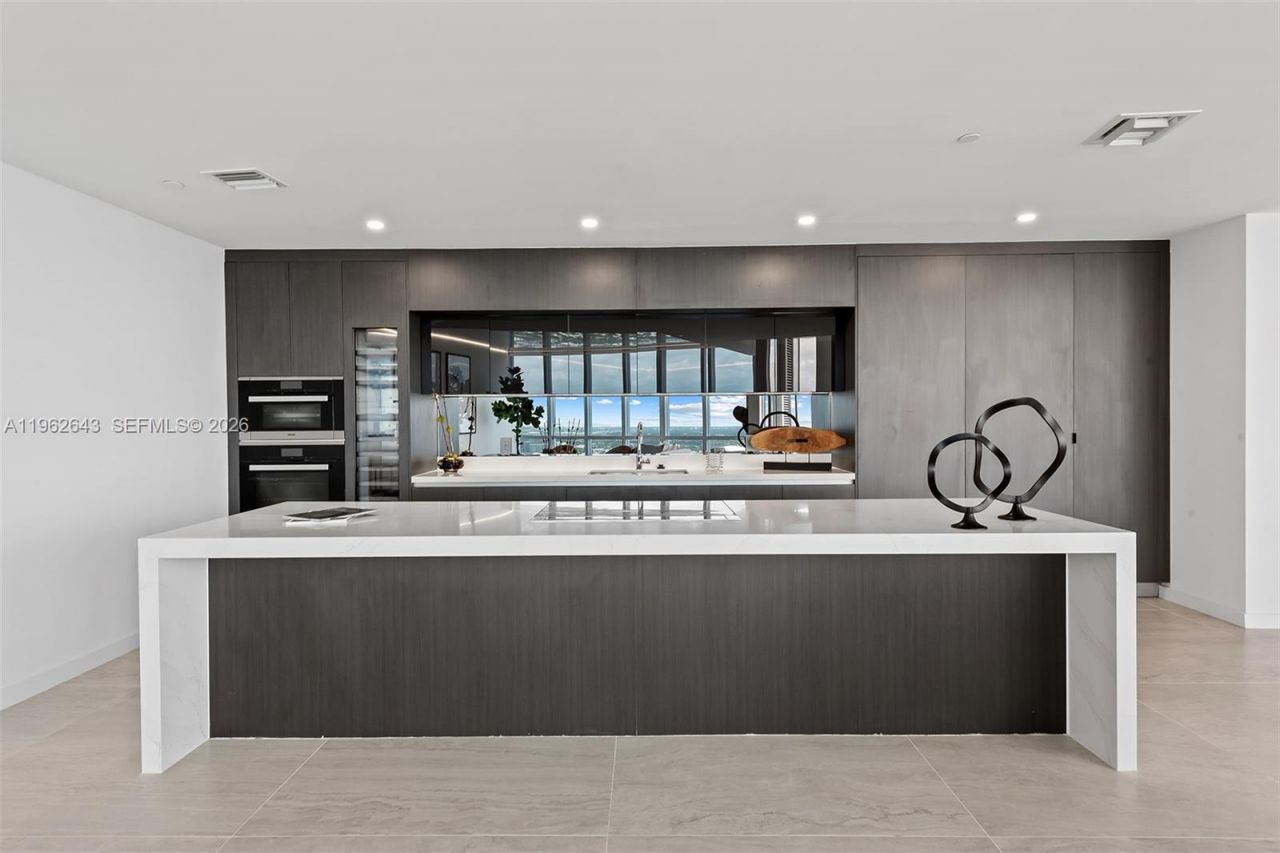 851 NE 1st Ave , Unit PH5212, Miami, FL 33132 Photo