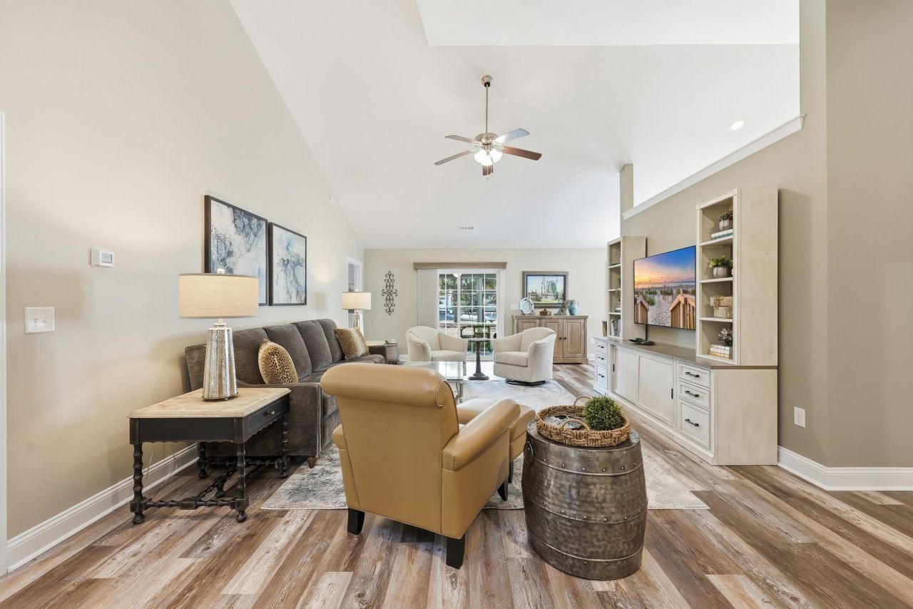 4576 Sandy Ln. Photo 10