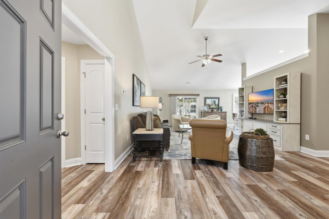 4576 Sandy Ln. Photo 6