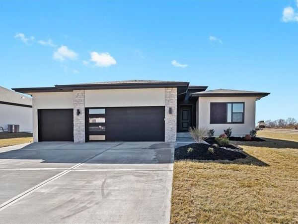 1227 Larkspur Place, Raymore, MO 64083