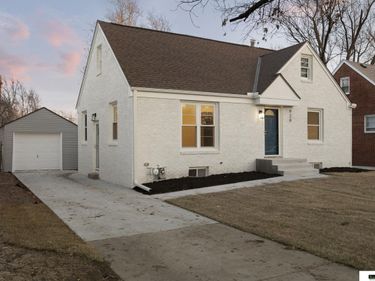 928 Clark Street, Lincoln, NE 68510