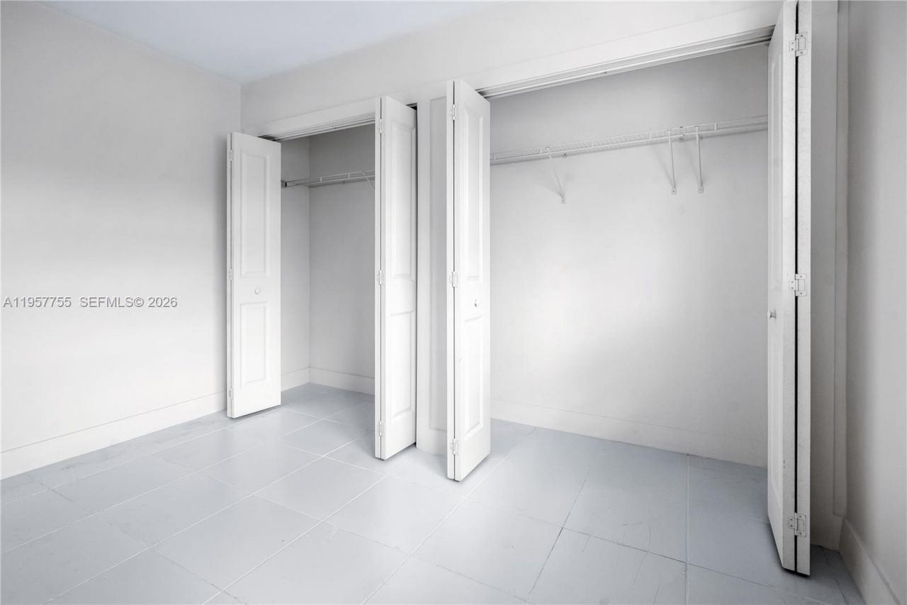 10305 SW 40th St, Miami, FL 33165 Photo