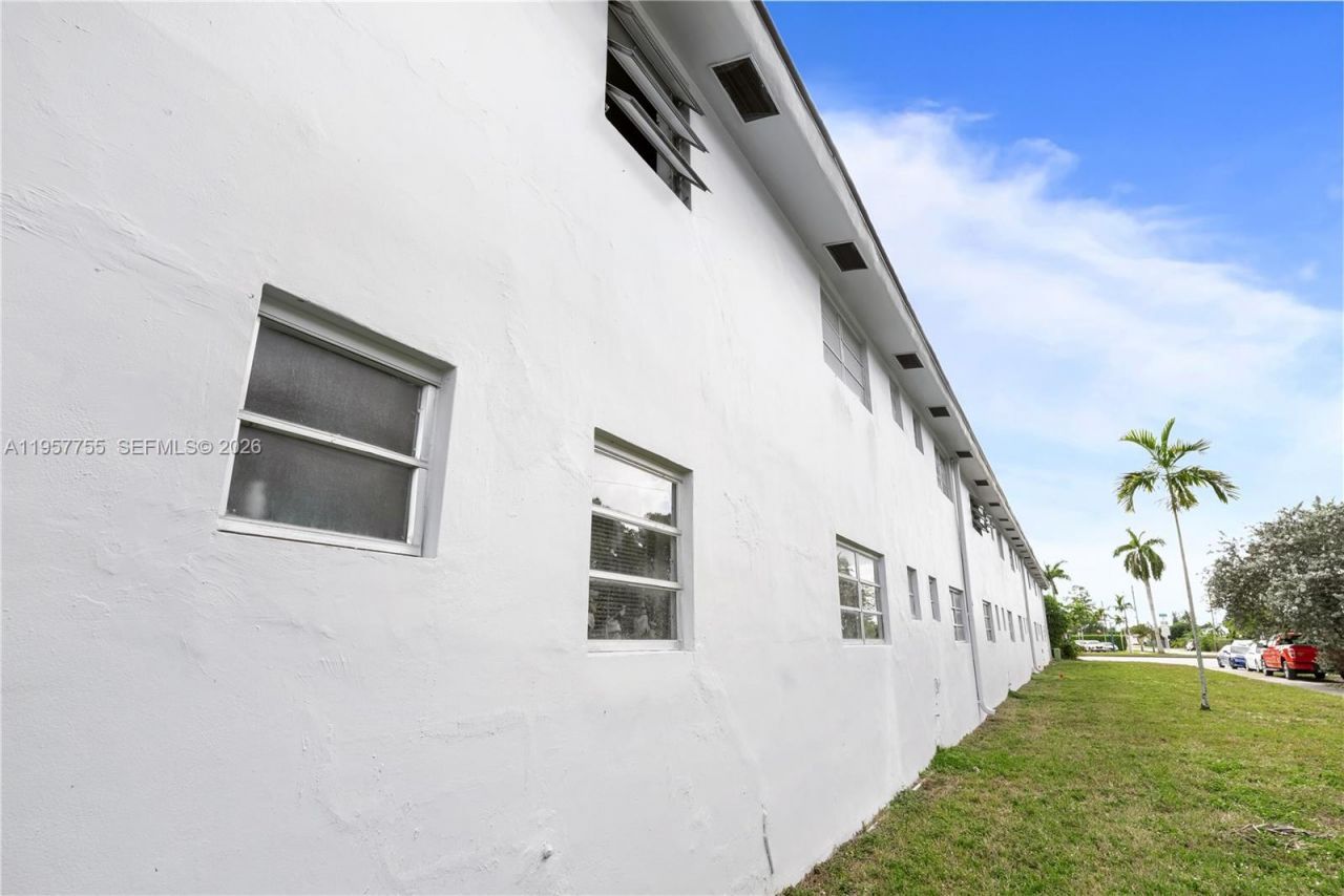 10305 SW 40th St, Miami, FL 33165 Photo