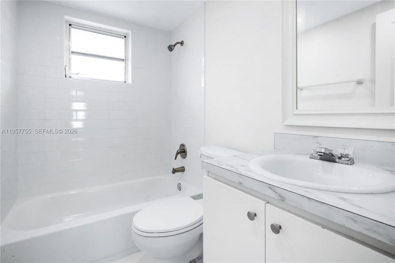 10305 SW 40th St, Miami, FL 33165 Photo