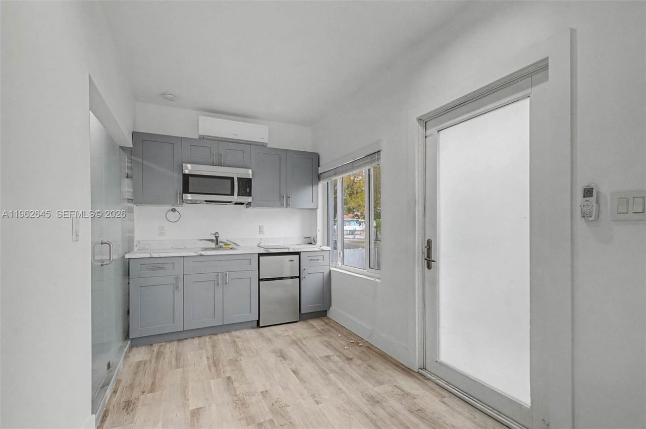 2900 SW 4th St , Miami, FL 33135 Photo