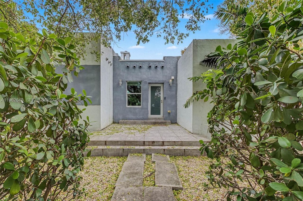 2900 SW 4th St , Miami, FL 33135 Photo