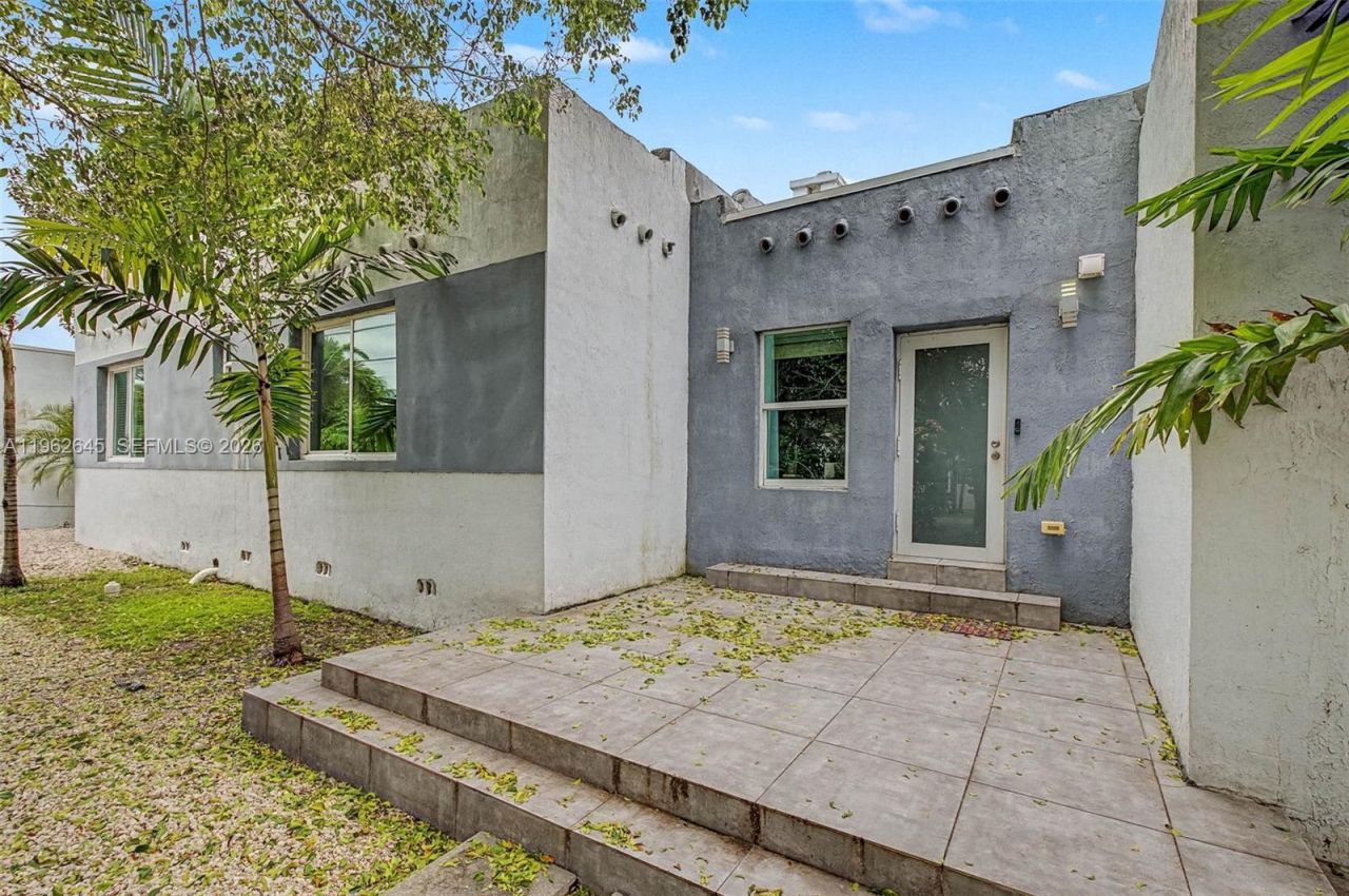 2900 SW 4th St , Miami, FL 33135 Photo