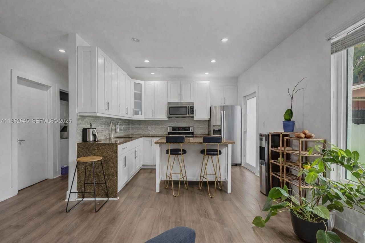 2900 SW 4th St , Miami, FL 33135 Photo