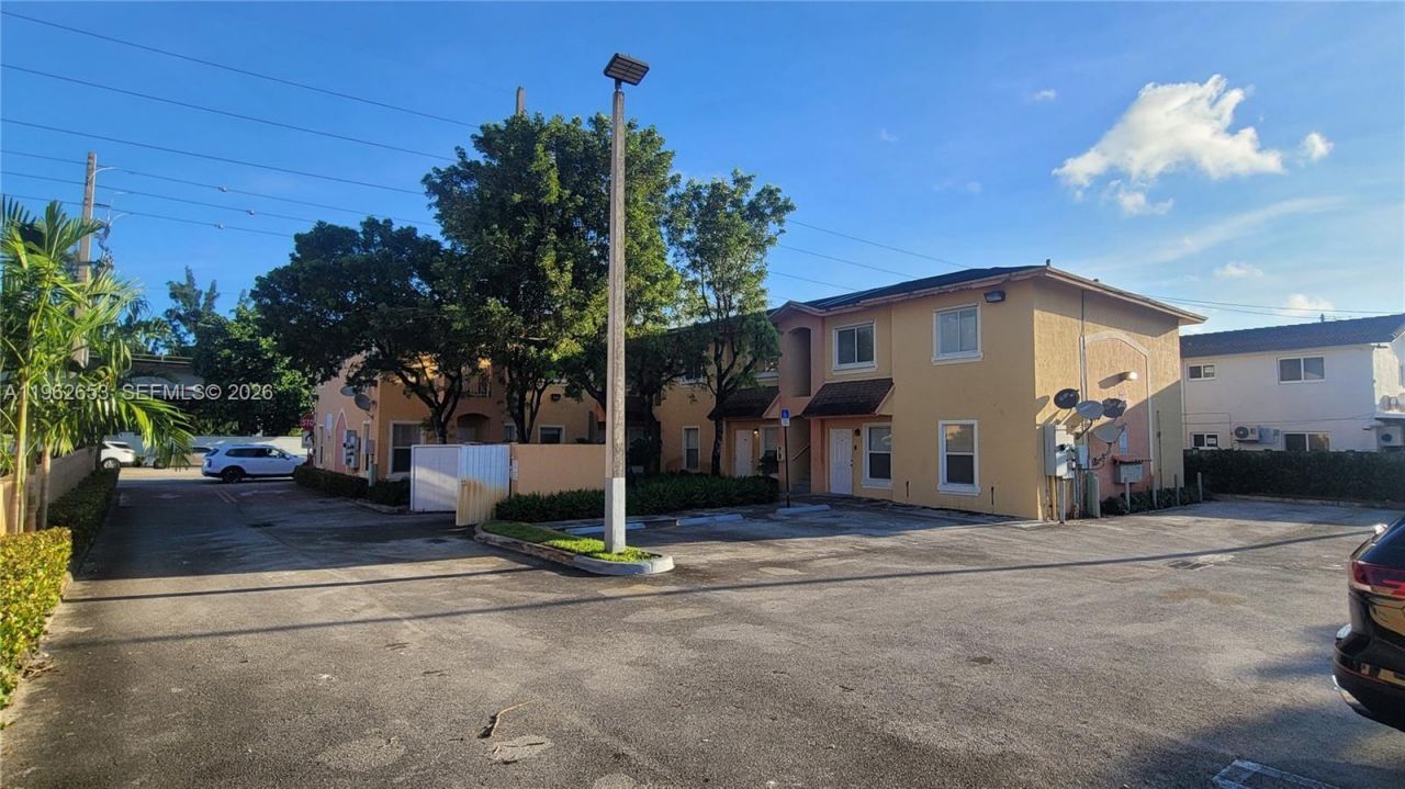 50 E 21st St, Unit 202, Hialeah, FL 33010 Photo