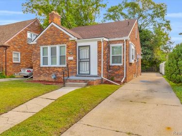 18458 Snowden Street, Detroit, MI 48235