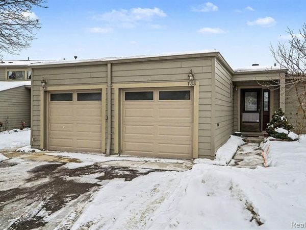 733 Watersedge Drive, Ann Arbor, MI 48105
