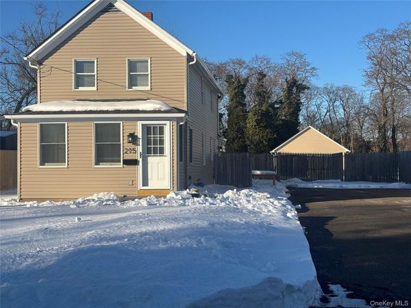 215 Lakewood Street E, Patchogue, NY 11772