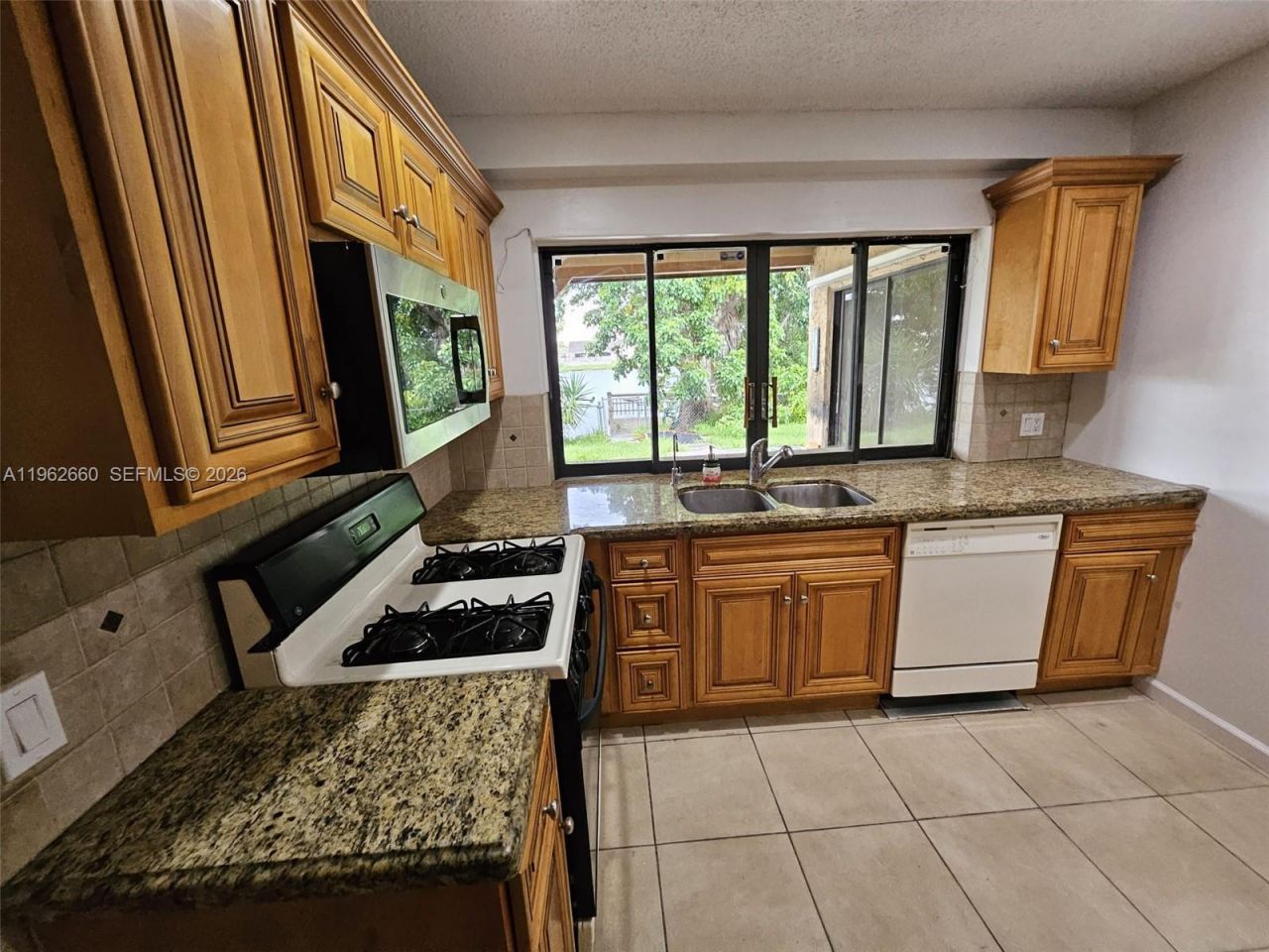 3941 NW 115th Ter, Sunrise, FL 33323 Photo