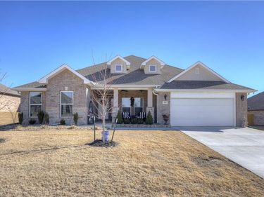 901 Blackthorn Drive, Carl Junction, MO 64834