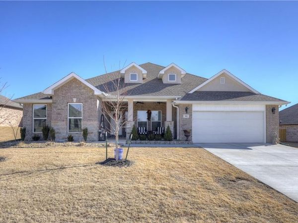 901 Blackthorn Drive, Carl Junction, MO 64834
