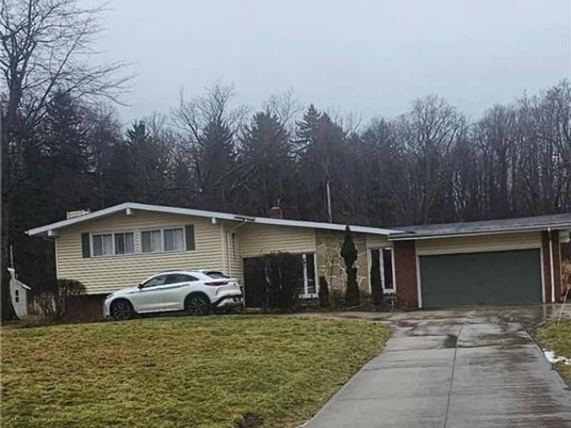 3750 Maplecrest Road, Woodmere, OH 44122 Photo 2