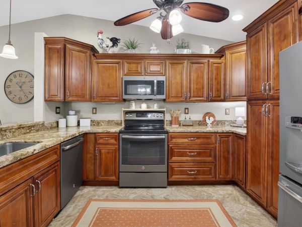 41 Mayfair Lane, Boynton Beach, FL 33426