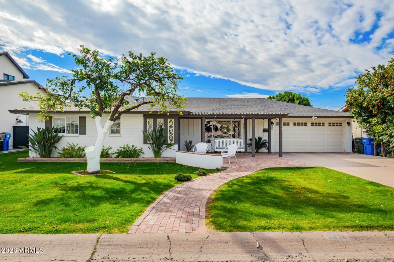 3839 E Whitton Avenue, Phoenix, AZ 85018 Main Photo