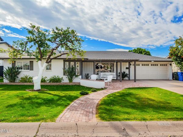 3839 E WHITTON Avenue, Phoenix, AZ 85018