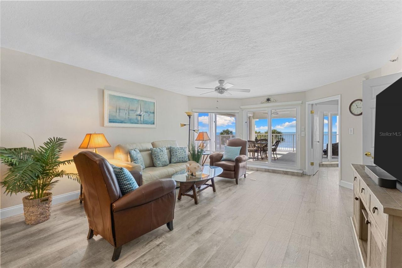 16332 Gulf Boulevard, Unit 2B, Redington Beach, FL 33708 Photo