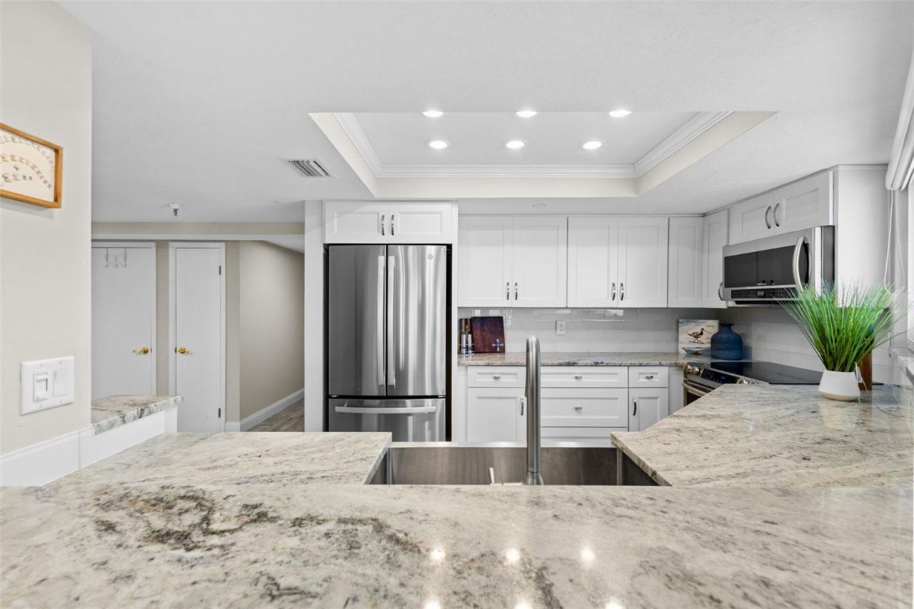 16332 Gulf Boulevard, Unit 2B, Redington Beach, FL 33708 Photo