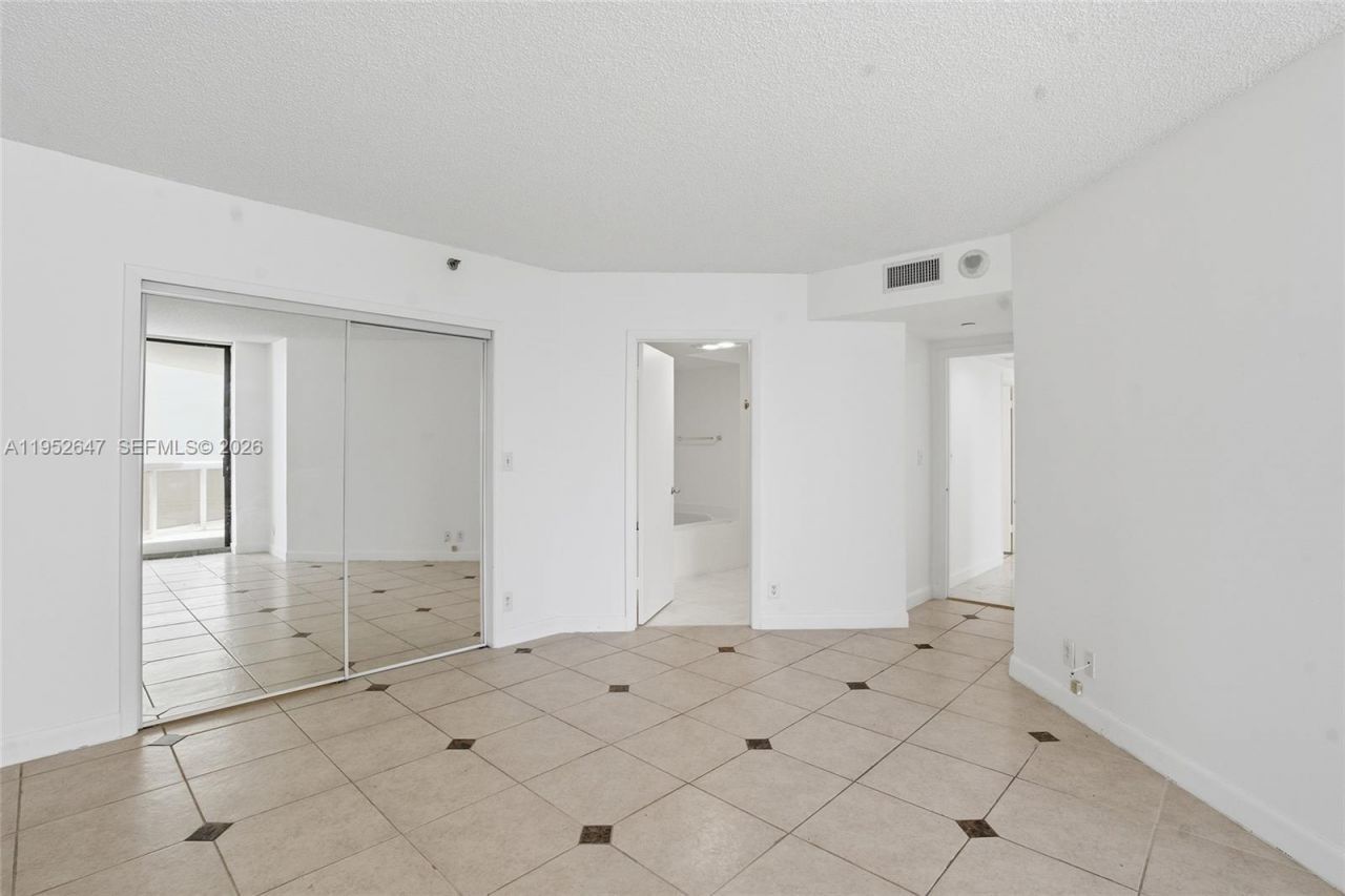 20185 E Country Club Dr, Unit 502, Aventura, FL 33180 Photo