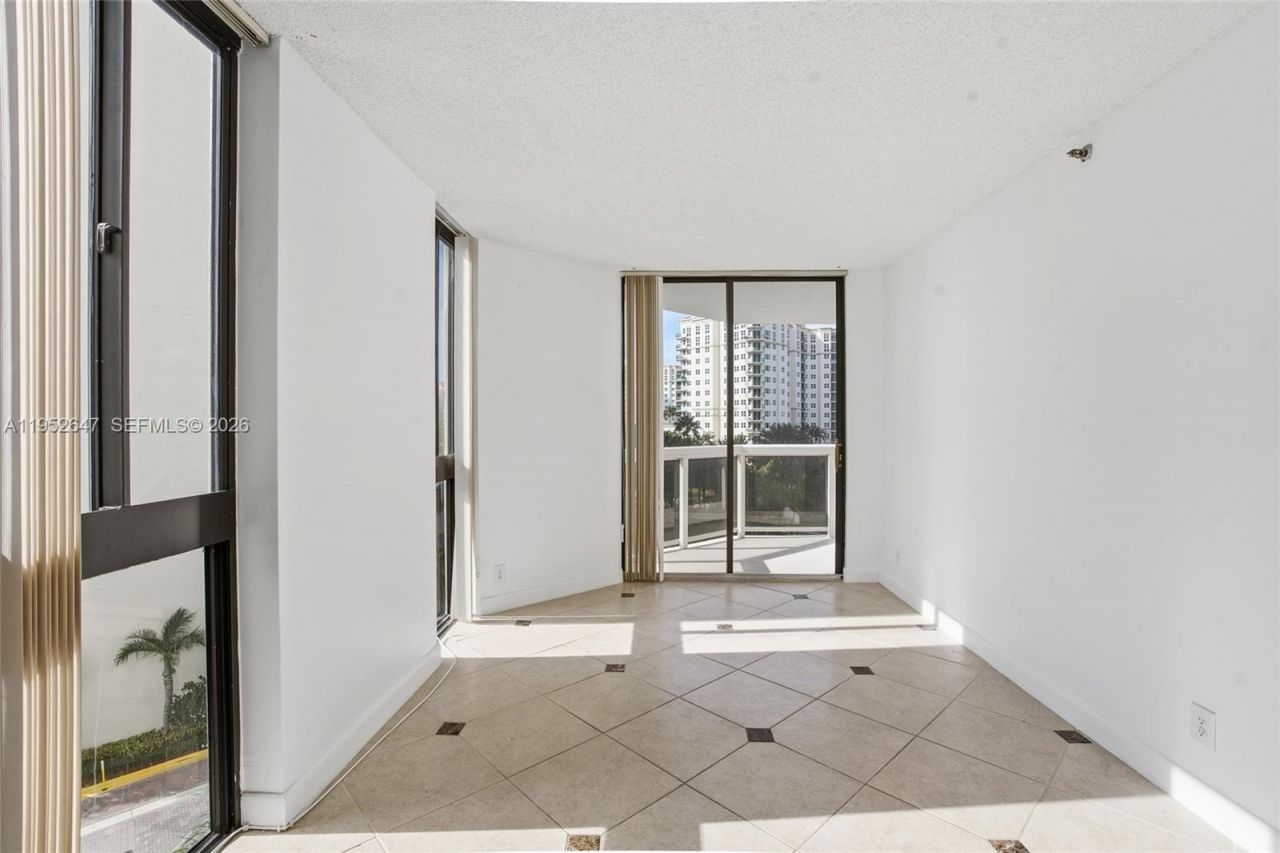 20185 E Country Club Dr, Unit 502, Aventura, FL 33180 Photo