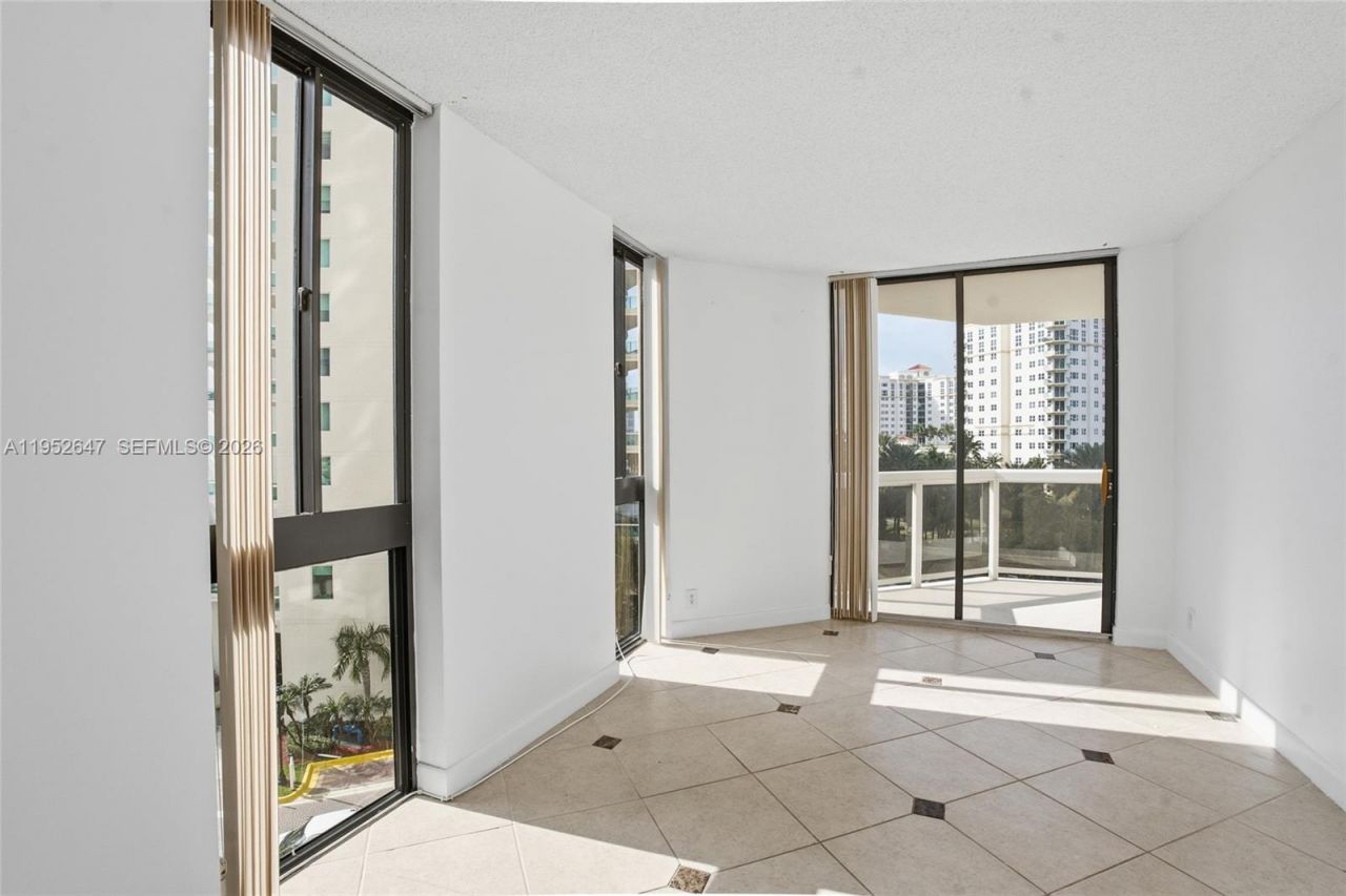 20185 E Country Club Dr, Unit 502, Aventura, FL 33180 Photo