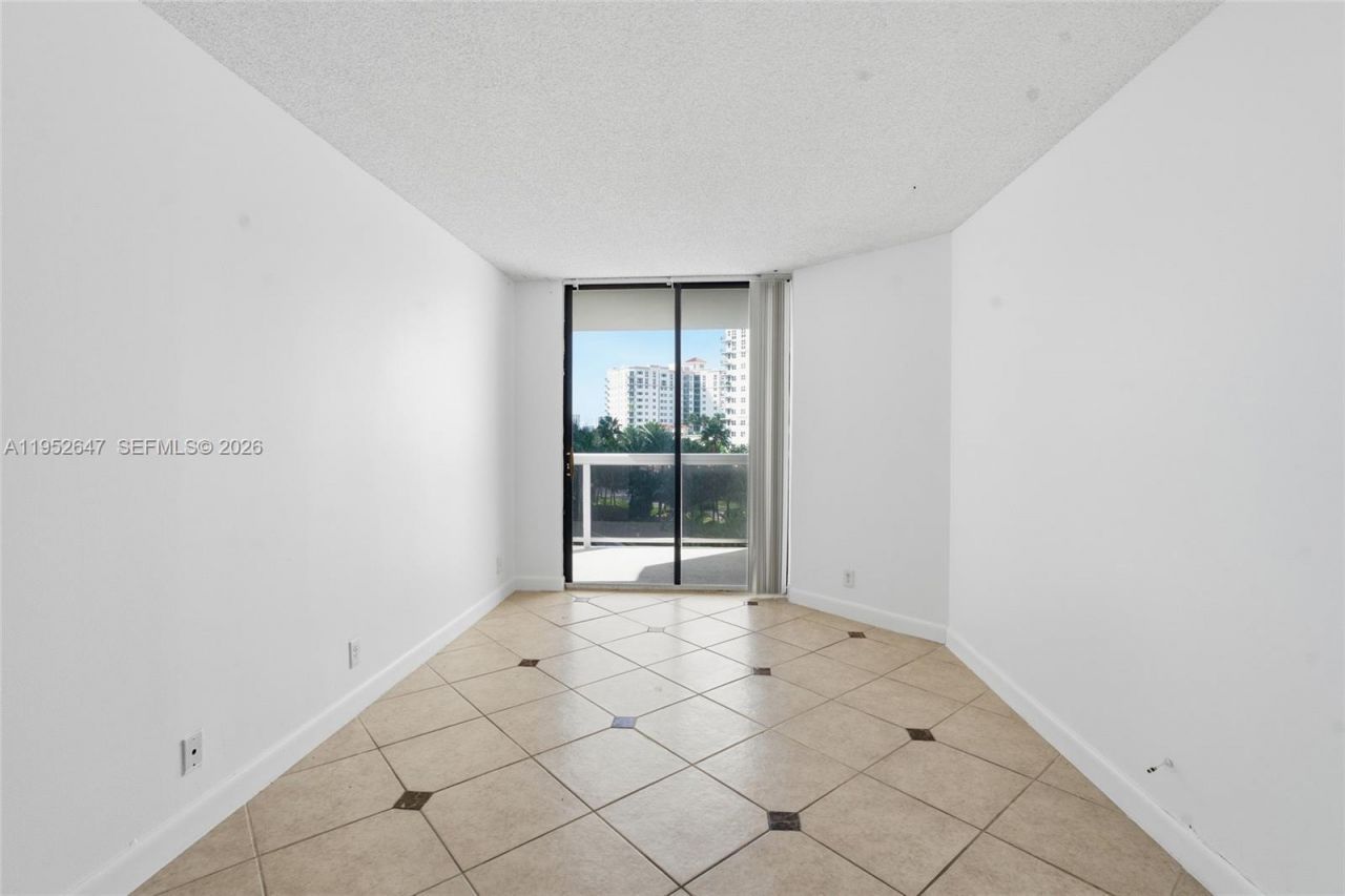 20185 E Country Club Dr, Unit 502, Aventura, FL 33180 Photo