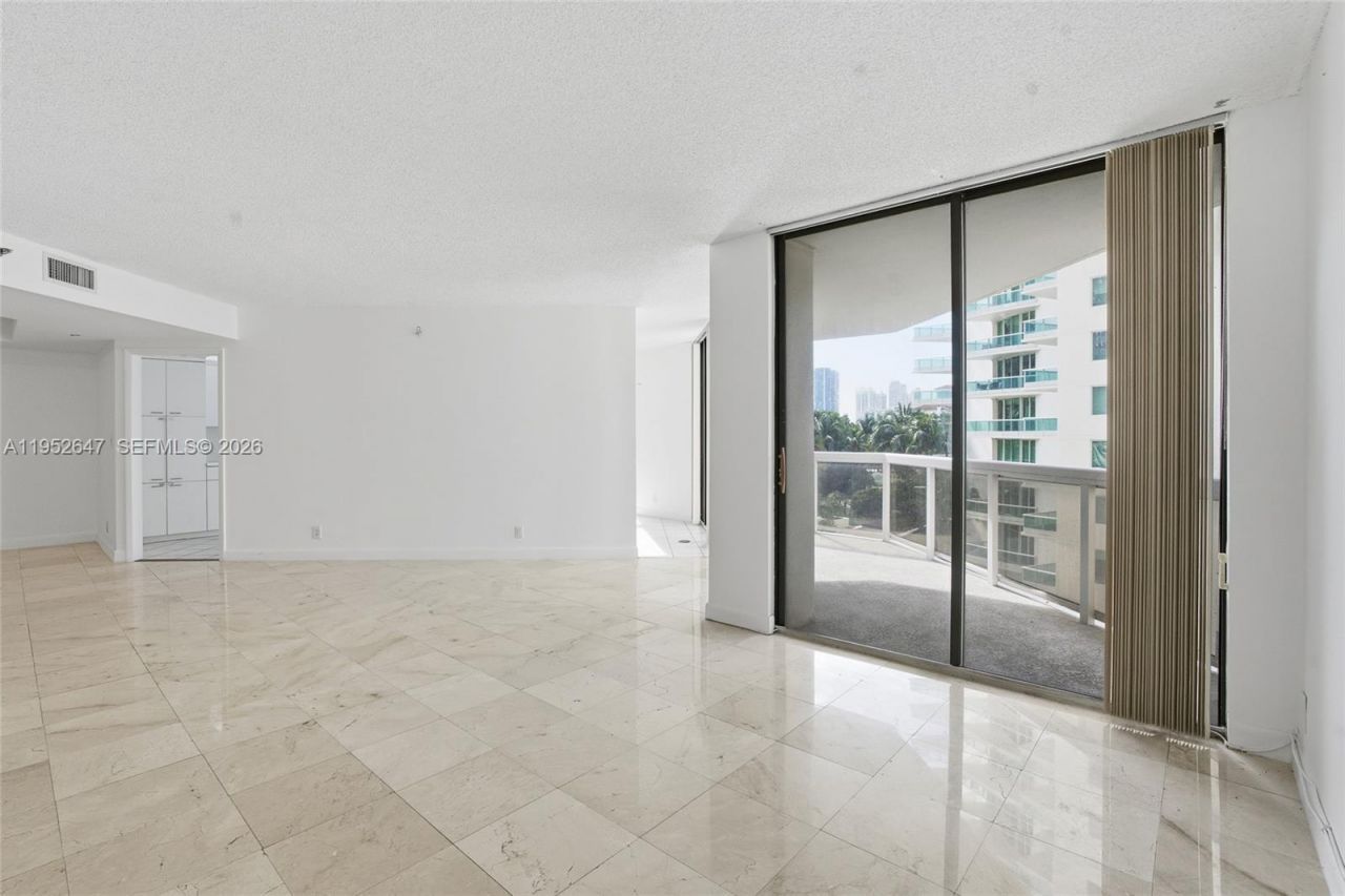 20185 E Country Club Dr, Unit 502, Aventura, FL 33180 Photo