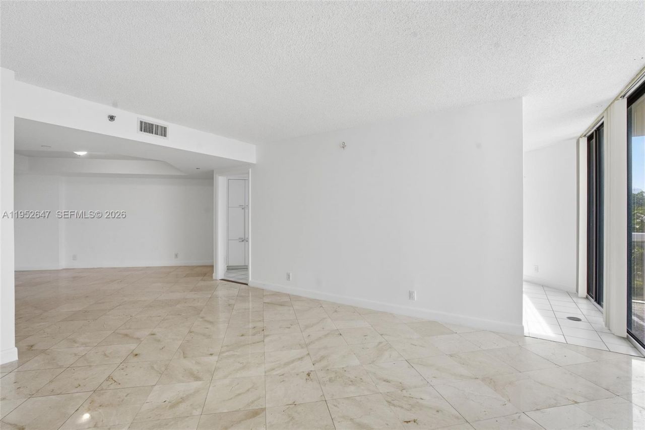 20185 E Country Club Dr, Unit 502, Aventura, FL 33180 Photo