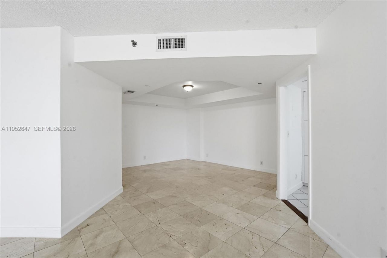 20185 E Country Club Dr, Unit 502, Aventura, FL 33180 Photo