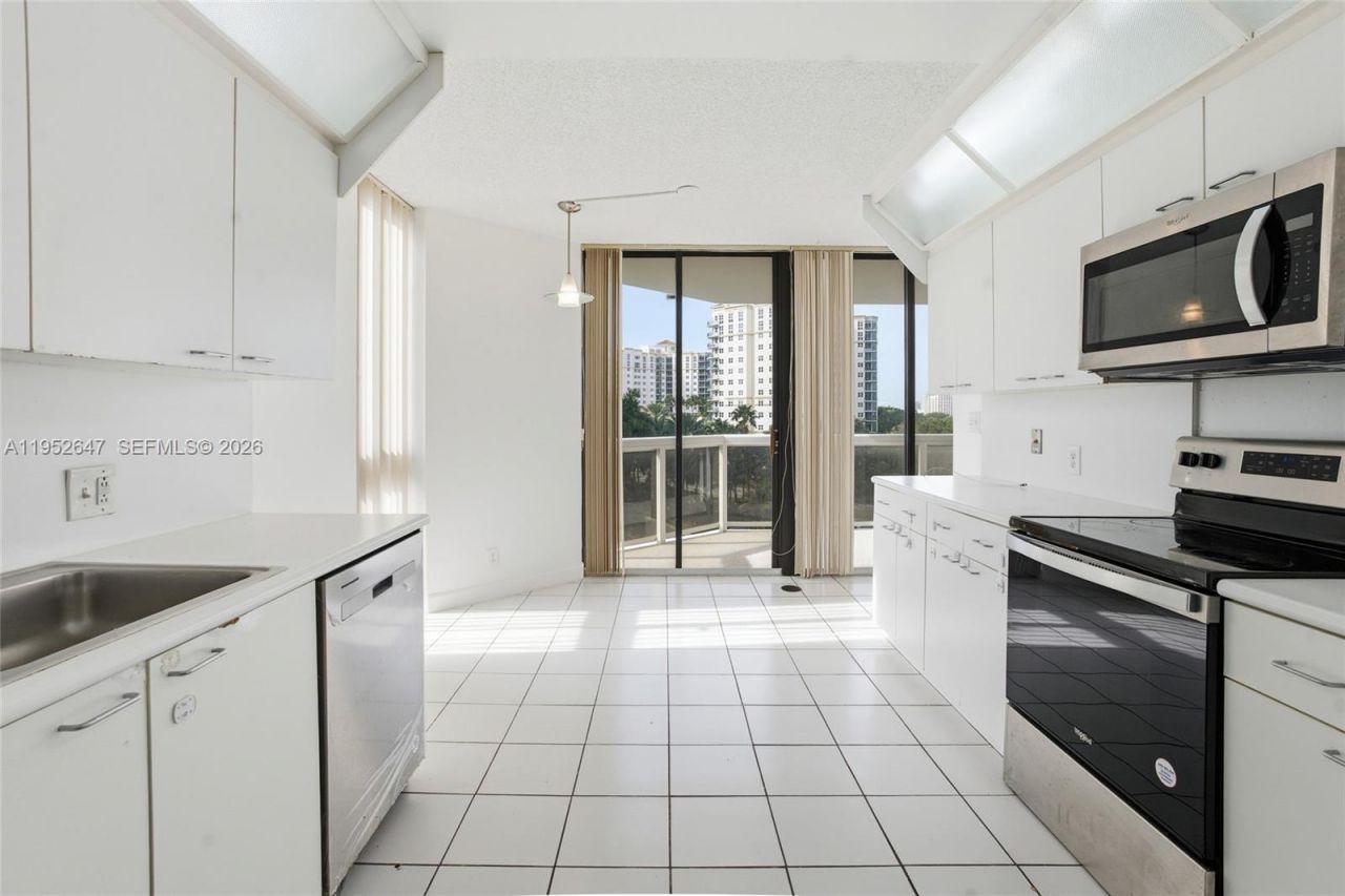 20185 E Country Club Dr, Unit 502, Aventura, FL 33180 Photo
