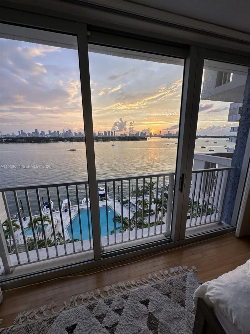 800 West Ave, Unit 823, Miami Beach, FL 33139 Photo
