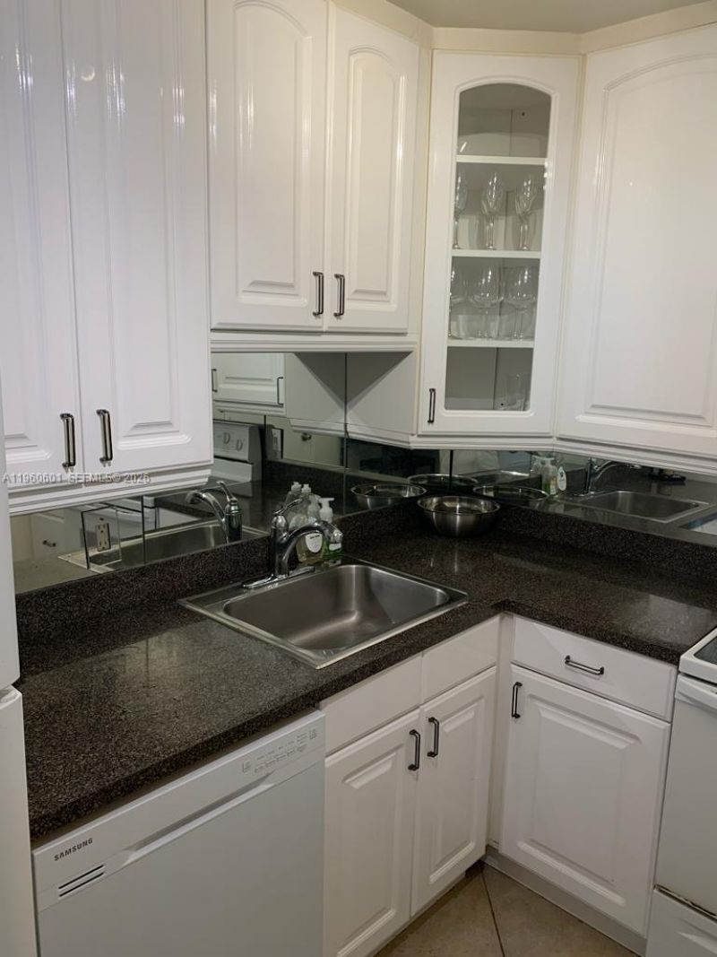 800 West Ave, Unit 823, Miami Beach, FL 33139 Photo