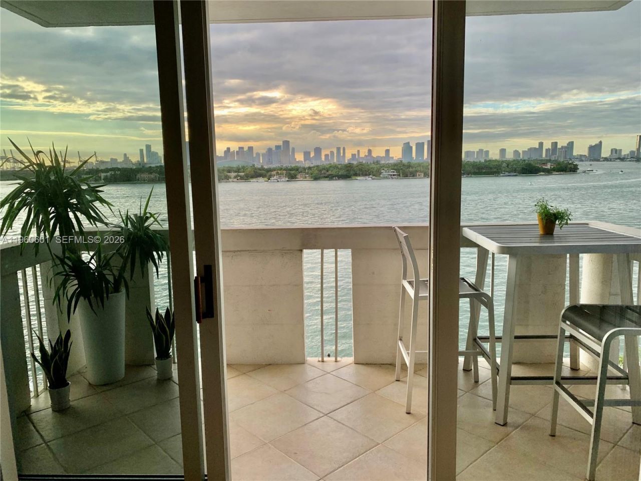 800 West Ave, Unit 823, Miami Beach, FL 33139 Photo