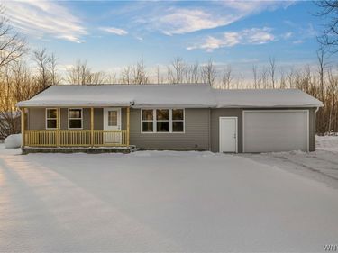 6740 Riddle Road, Lockport, NY 14094