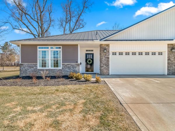 25 Hillsdale Commons Drive, Hillsdale, MI 49242