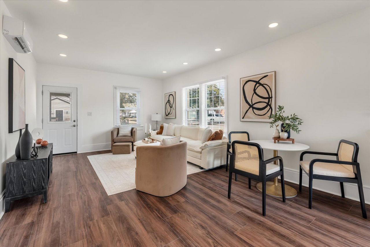 1905 English Street Photo 11