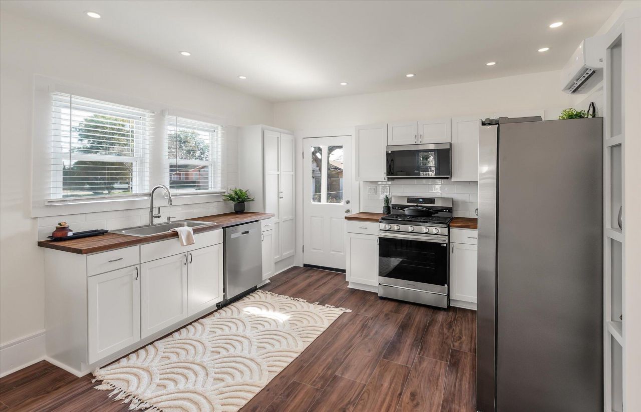 1905 English Street Photo 15