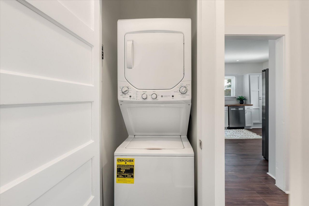 1905 English Street Photo 24