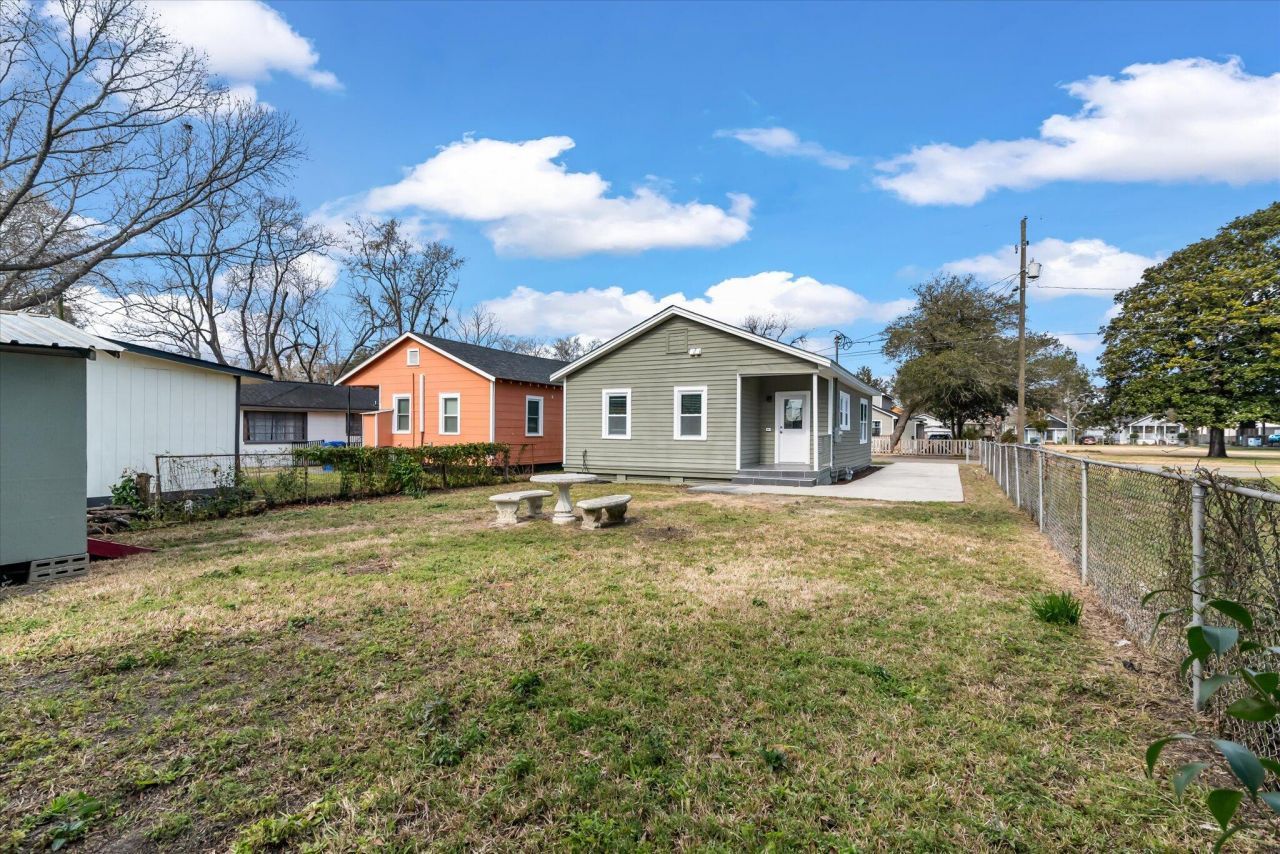 1905 English Street Photo 28